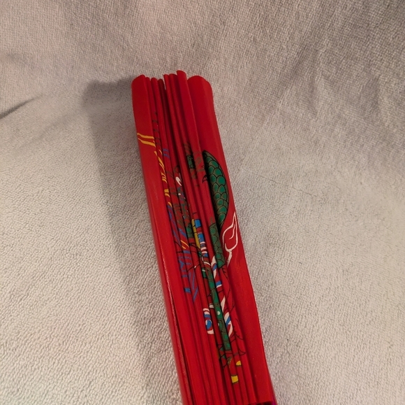 Vibrant Red Handheld Fan with Dragon Design - Picture 12 of 14